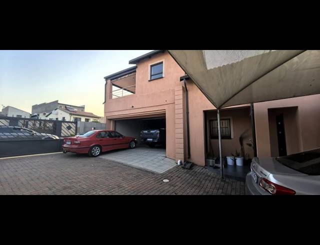 4 BEDROOM HOUSE FOR SALE IN OLIEVENHOUTBOSCH